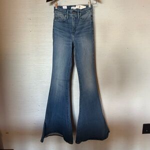 NWT Good American Flare Jeans in Classic Blue